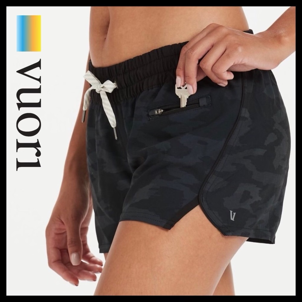 Vuori Clementine Short 2.5"•Black Watercolor Camo